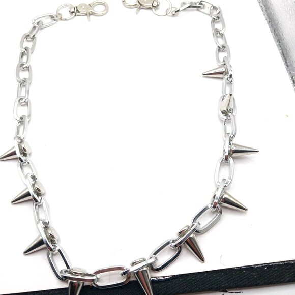 Spiked Goth Single Layer Pants or Wallet Chain 22 Inches Silver Color - Picture 3 of 8